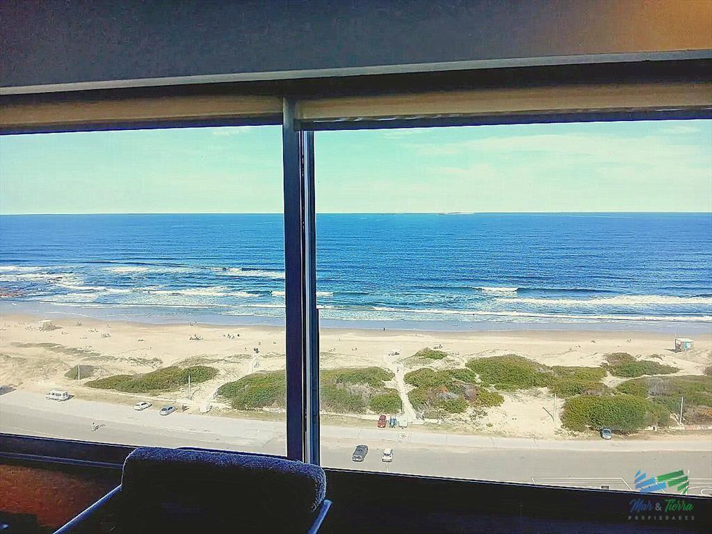 Venta de apartamento sobre playa Brava 1 en 2
