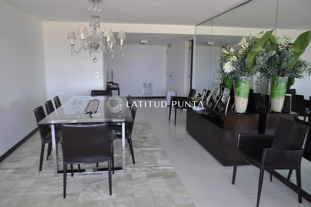 Apartamento frente al Océano, 3 dormitorios más