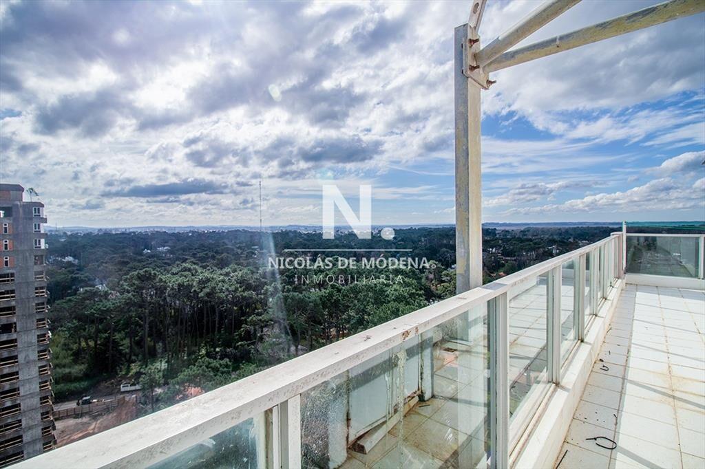 En venta apartamento de 3 dormitorios con vista