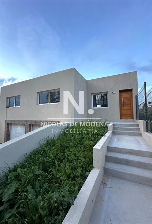 Casa a estrenar en propiedad horizontal en Altos