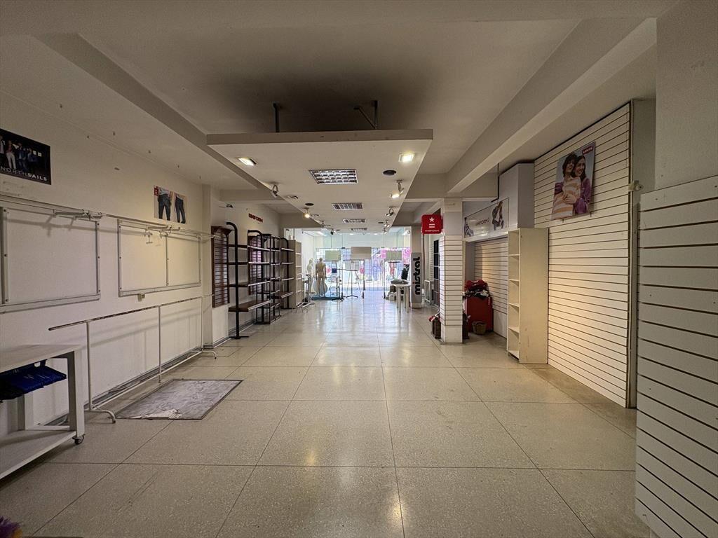 Alquiler Local comercial en centro comercial de Pando 400 m2