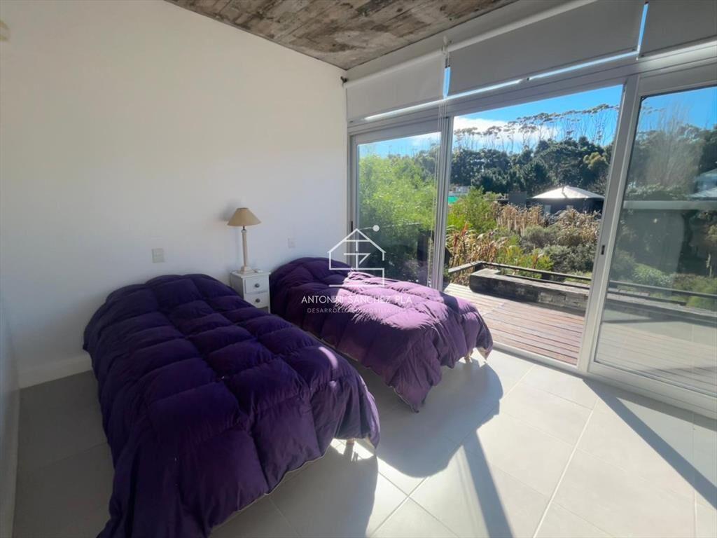 CASA EN VENTA DE 3 DORMITORIOS EN SUITE EN SAN A