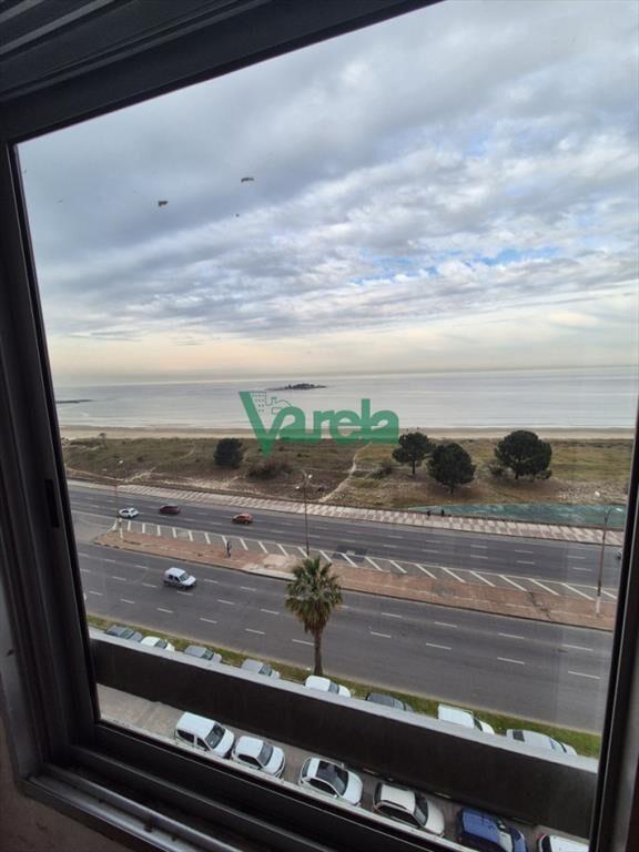 Venta apartamento Malvin sobre Rambla 2 garage