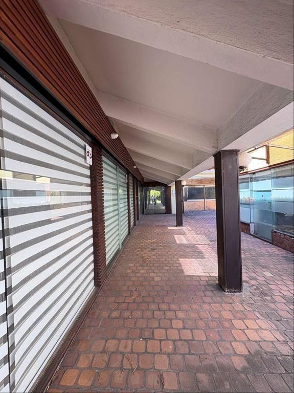 GALERIA COMERCIAL EN CENTRO DE CARRASCO