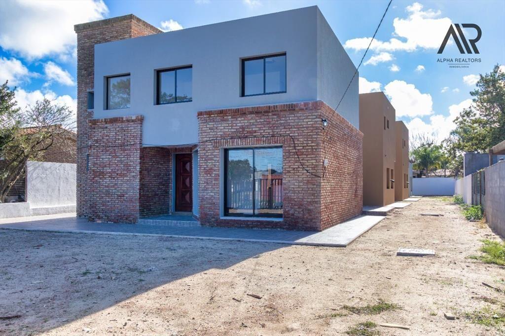 Casa en venta c/ cochera en Lomas de Solymar