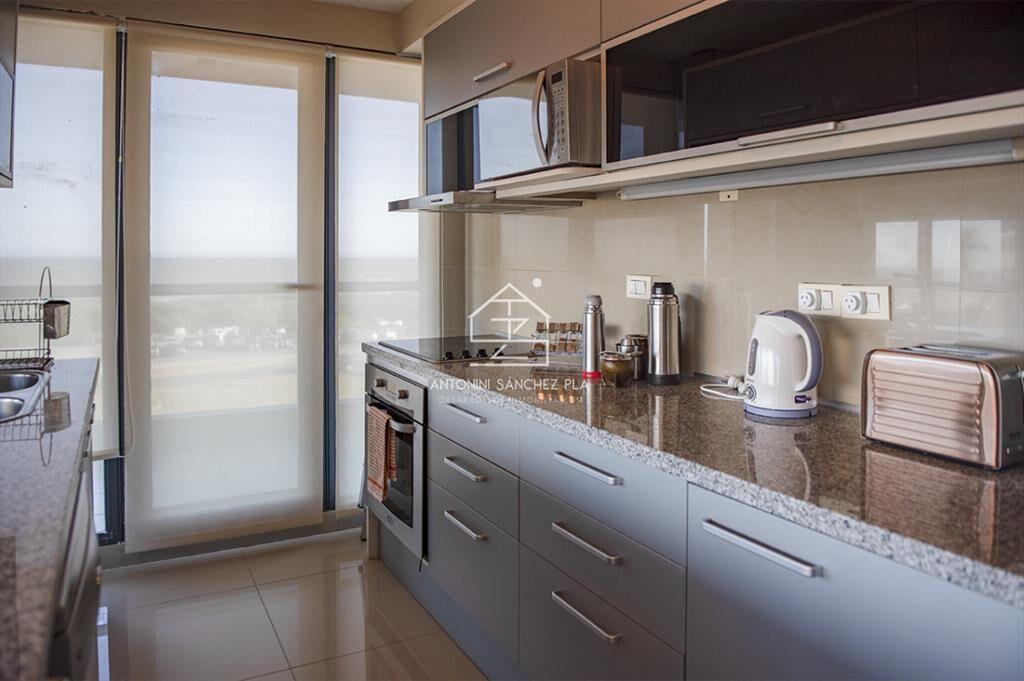 Apartamento Penthouse, frente al mar, playa brava, 3 dormit