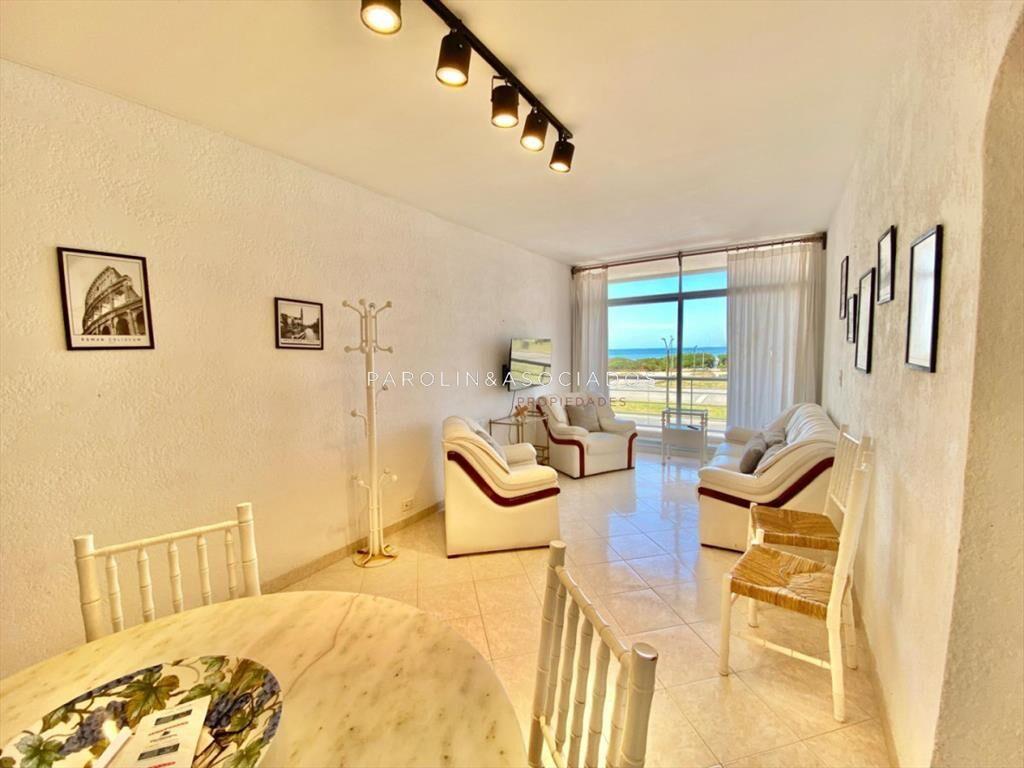 Apartamento de 2 dormitorio y medio en Primera de