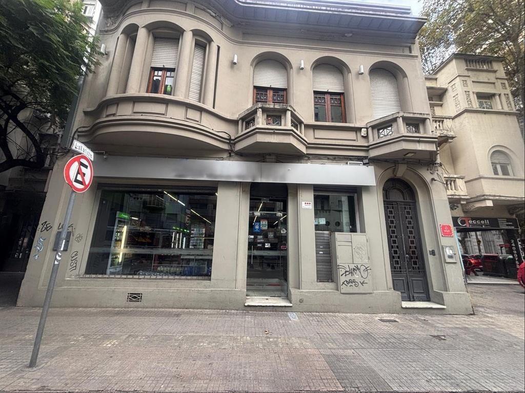 Excelente local en venta con renta Av. 18 de julio Cordón