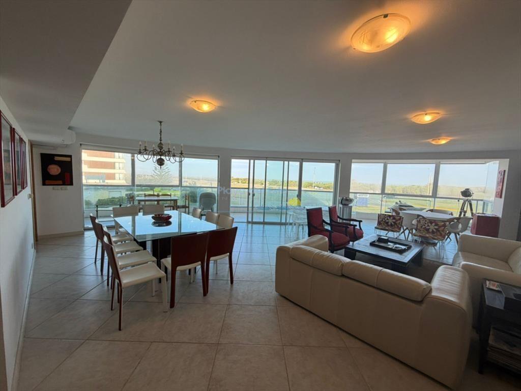 Apartamento en venta de 3 dormitorios en Punta ,