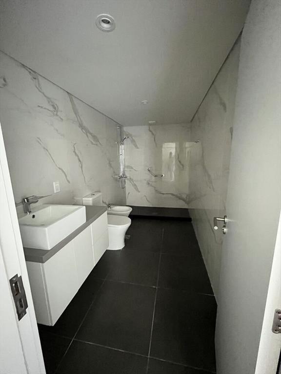 Apartamento Dúplex con Jardín Exclusivo. Divino, a estrenar