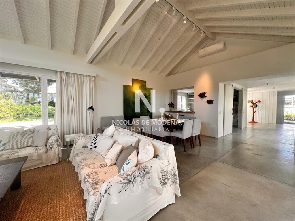 En venta casa de 4 Suites en Pinar del Faro,