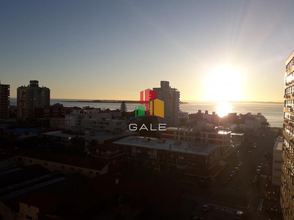 edificio a metros de playa brava