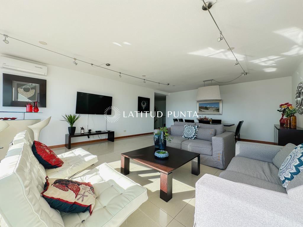 Penthouse en Roosevelt, 3 suites y parrillero