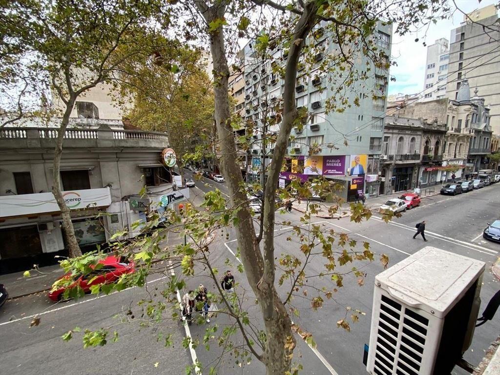 VENTA DE 3 APARTAMENTOS PARA RENTA U OFICINAS PATIO PROPIO