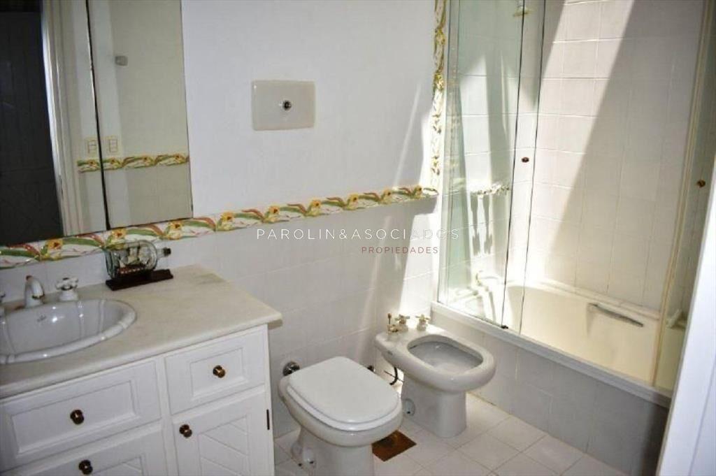 Casa en venta de 4 dormitorios en Beverly Hills,