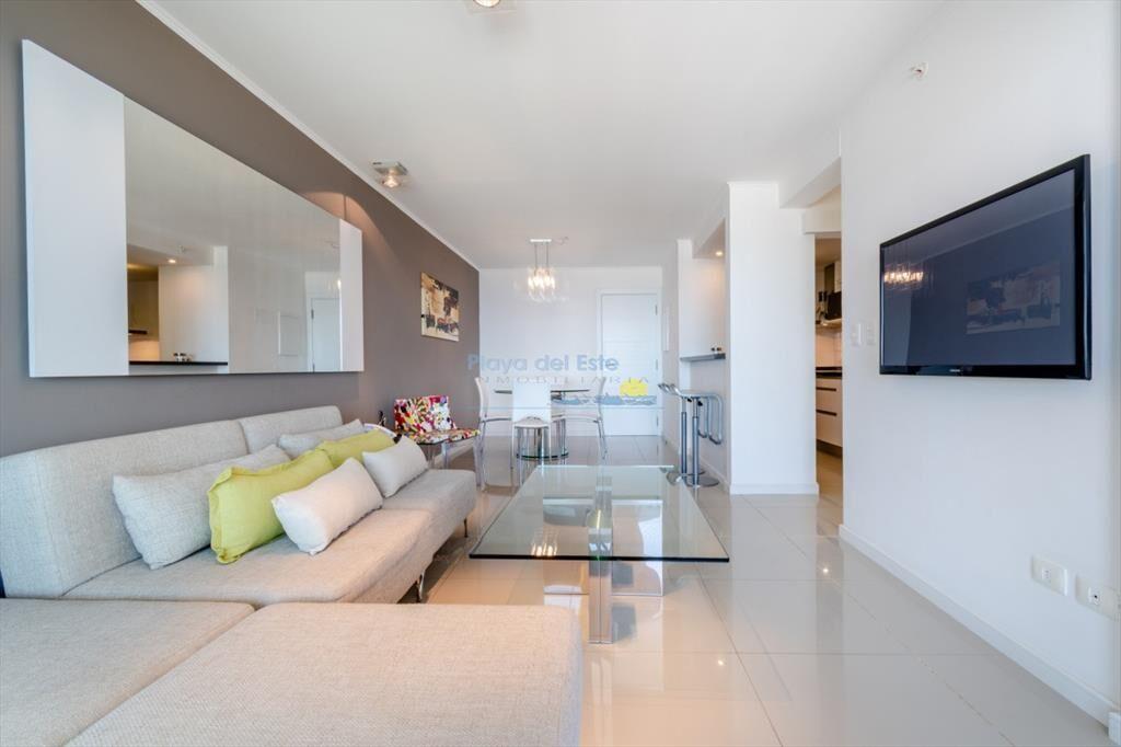Apartamento de 2 Dormitorios en Playa Brava con -