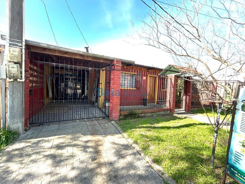 VENTA DE CASA 3 DORM, GARAJE, Y MONOAMBIENTE AL