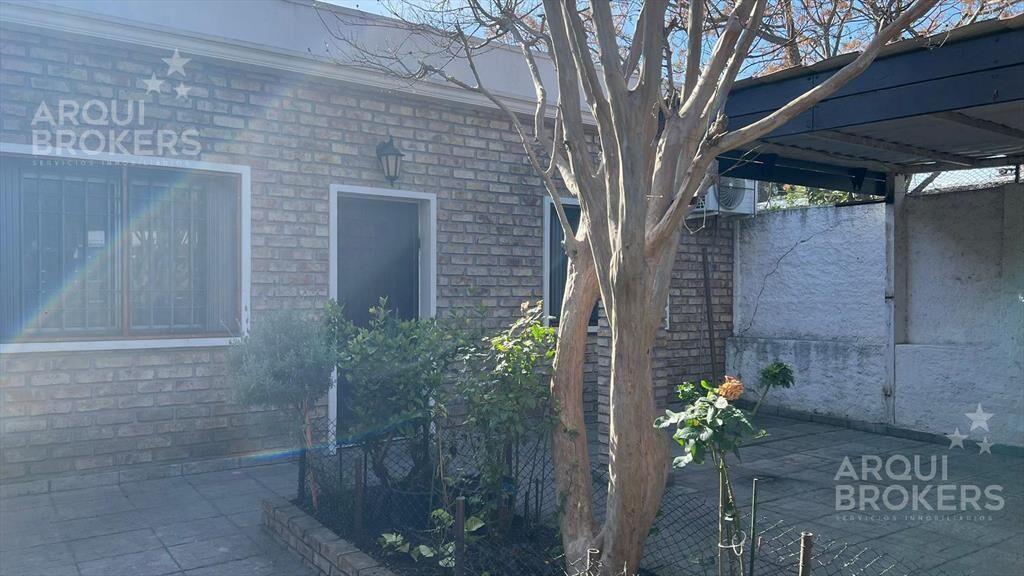 Casa de dos dormitorios en  venta en Jardines del Hipódromo