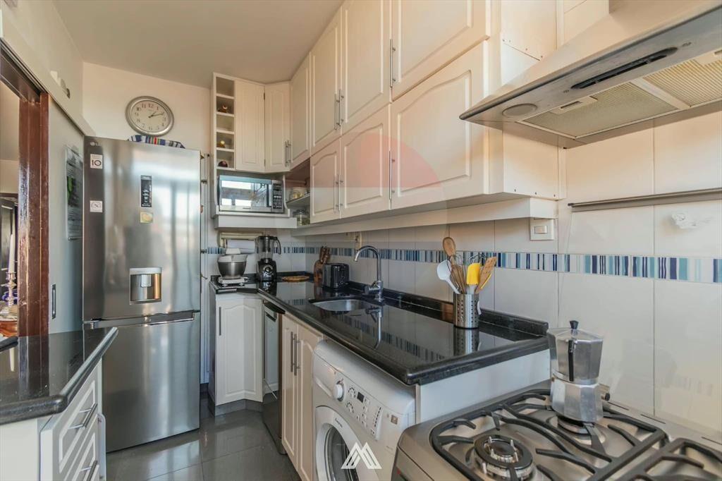 Venta apartamento, 2 dorm., terraza, Pocitos.