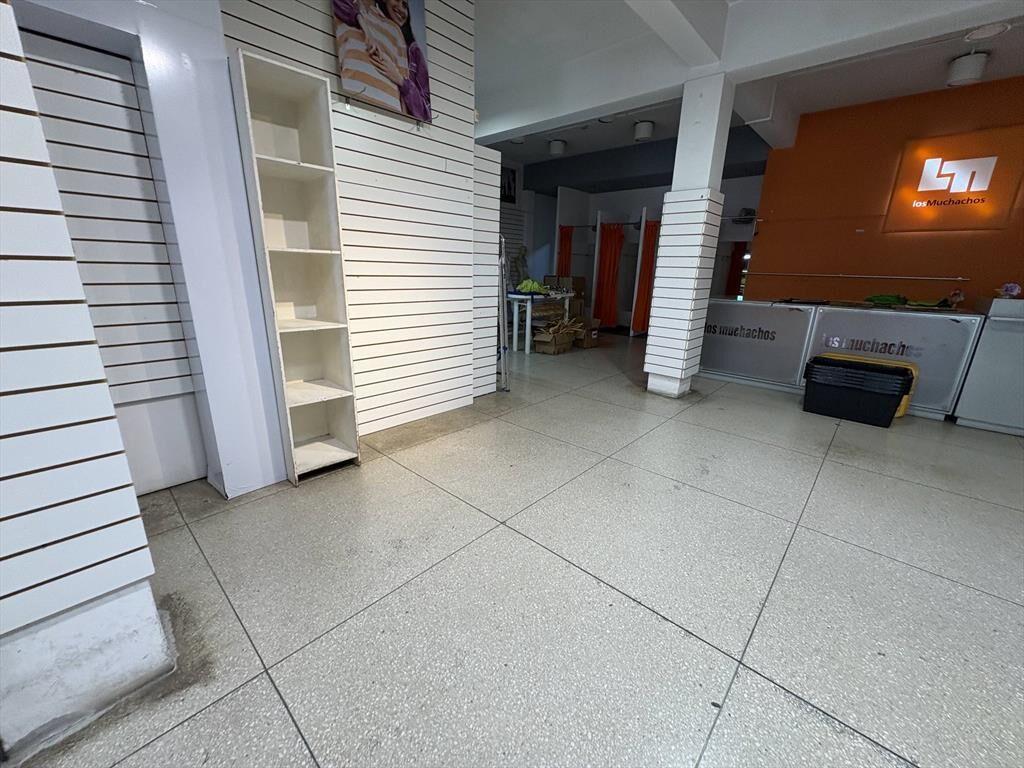 Alquiler Local comercial en centro comercial de Pando 400 m2