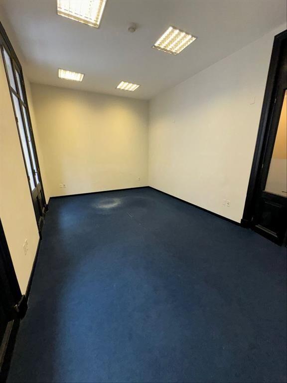 Alquiler de Oficinas Amplias y Luminosas con Aire Acondicio