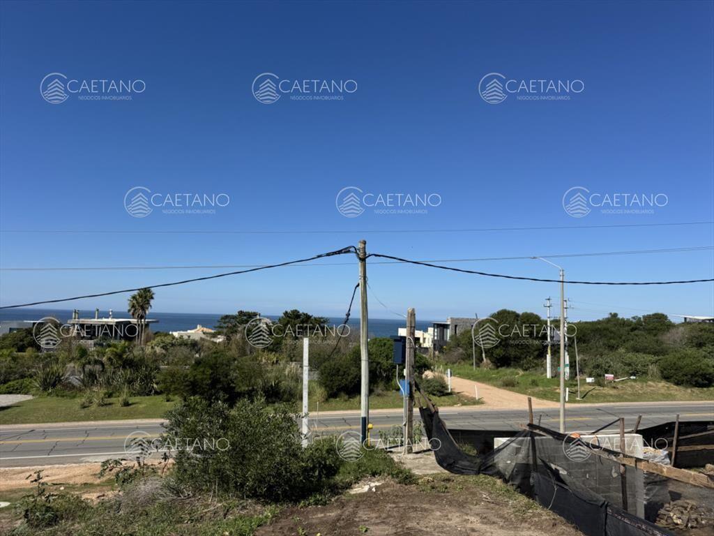 Terreno en altura con vista al mar en el Chorro