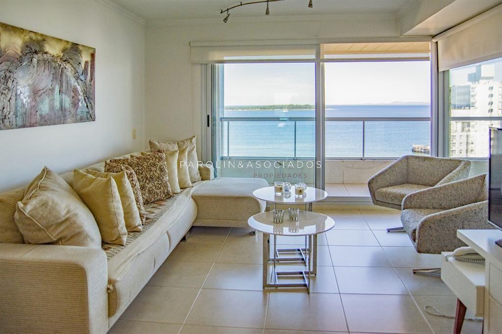 Hermoso apartamento en venta con agradable vista al mar en