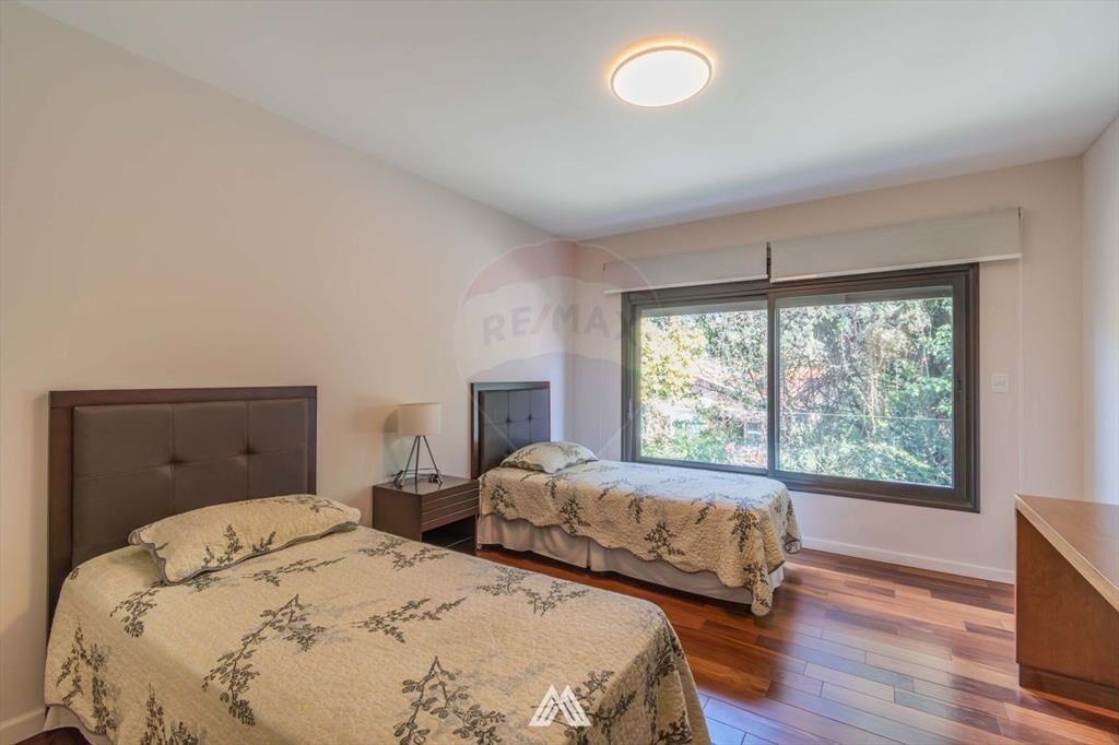 Venta apto en Carrasco 3 Suites, jardín y piscina