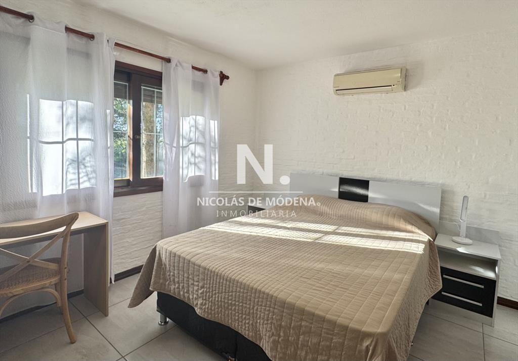 Alquila casa en Punta del Este de 4 dormitorios, excelente