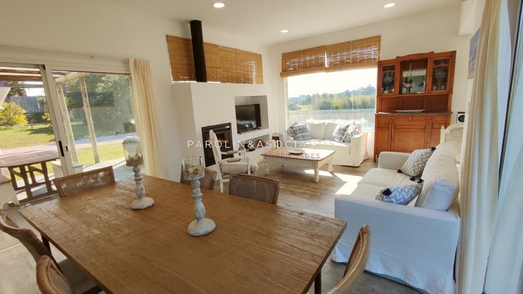 Casa e venta con 3 dormitorios y excelentes vistan en El Qu
