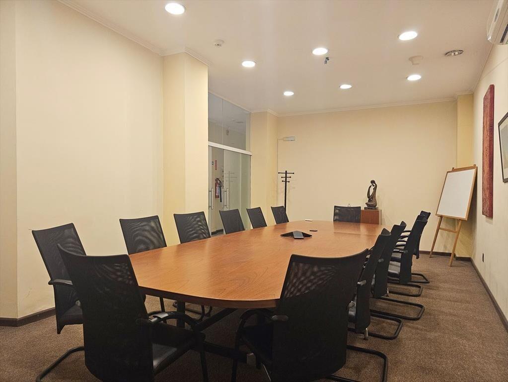 VENTA CON RENTA - EDIFICIO DE OFICINAS - CIUDAD VIEJA -