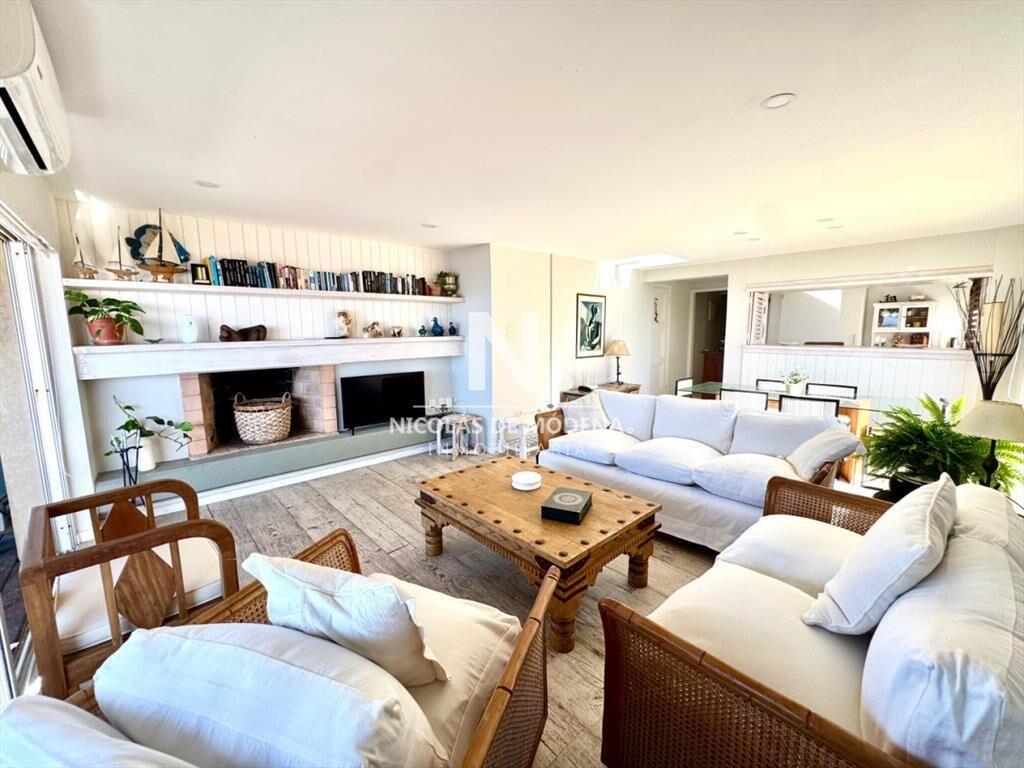Excelente apartamento en península playa brava