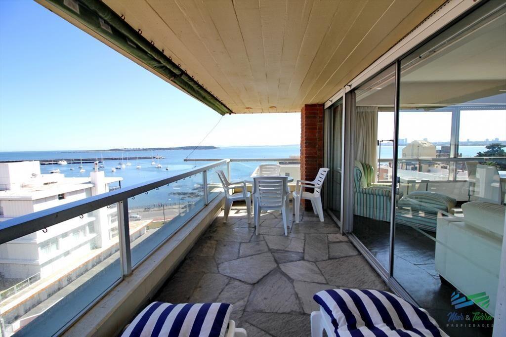 Apartamento amplio, luminoso con excelentes al ,