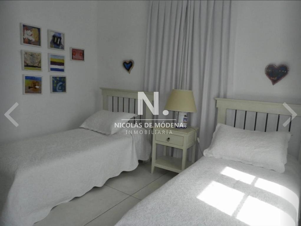 En venta casa en Peninsula, Punta del Este de 4