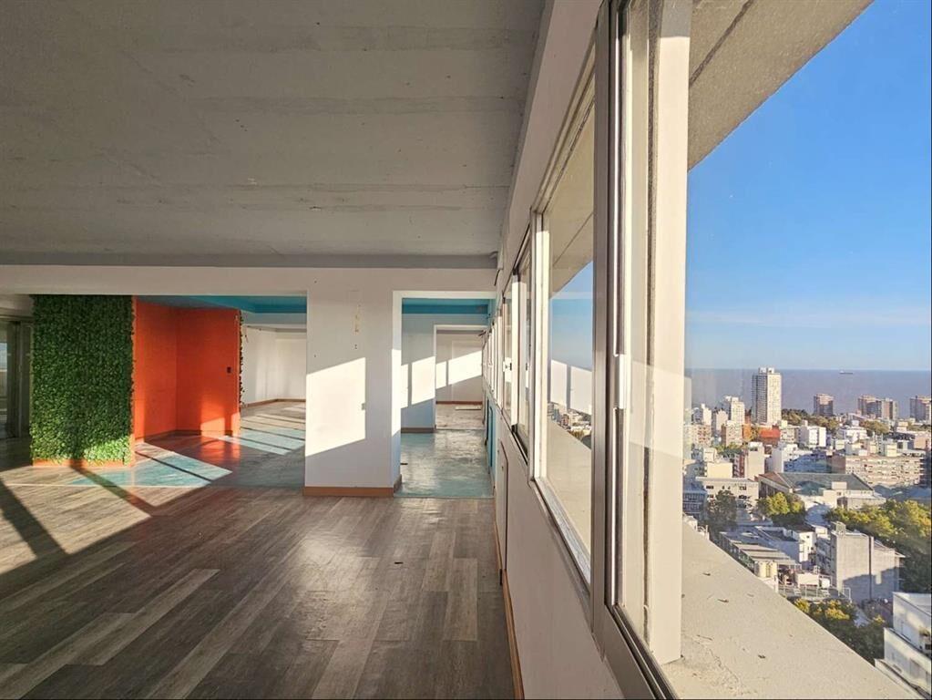 ALQUILER - OFICINA CORDON S/ 18 DE JULIO - EDIFICIO CORPORA