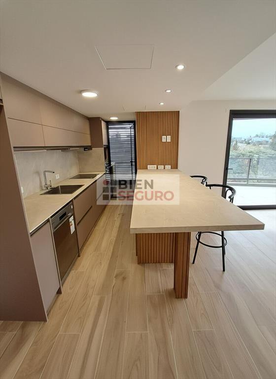 Penthouse de 3 dormitorios en alquiler en Carrasco Norte. C
