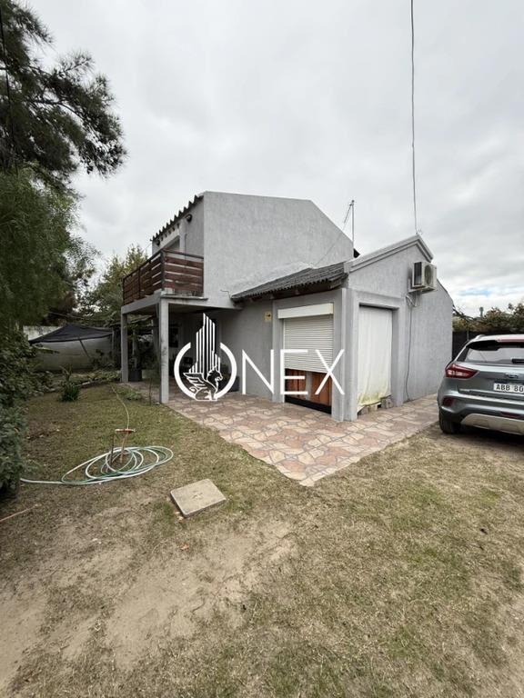 Se venden 2 casas + monoambiente en un mismo -