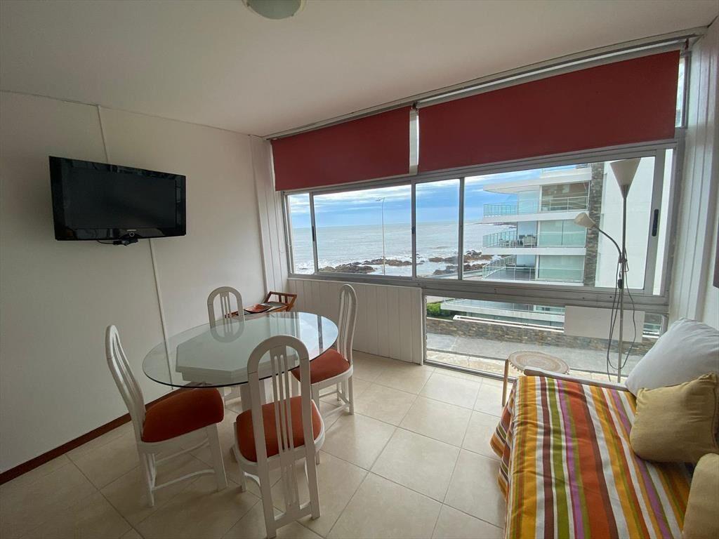 Playa Brava sobre Rambla a metros del mar. Apartamento 1 do