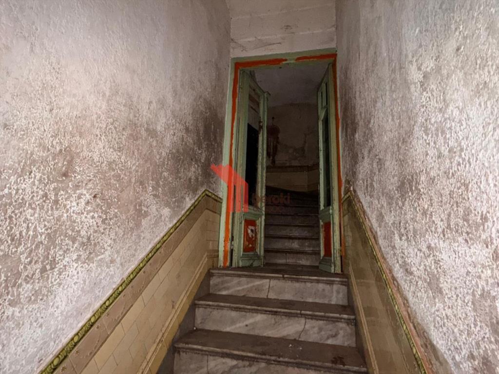 Venta Local con sótano y casa de altos, Cordón