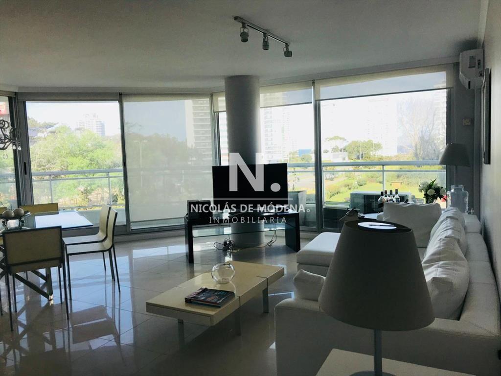 Vende apartamento de 3 dormitorios a metros del
