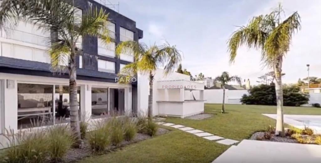 Hermosa casa ubicada en la Zona de Pinares.