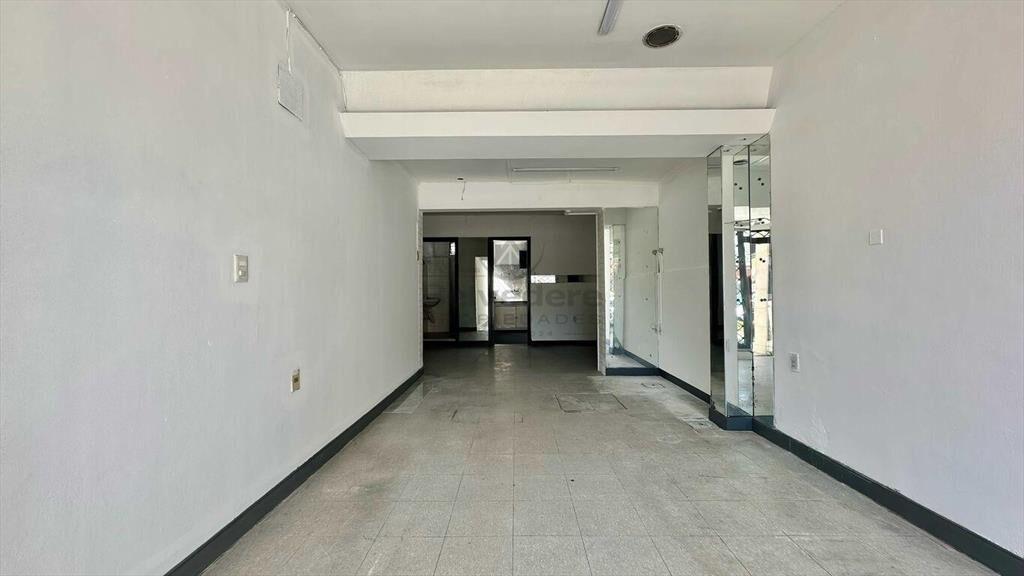 Local comercial en la Teja excelente ubicación Ref. 77