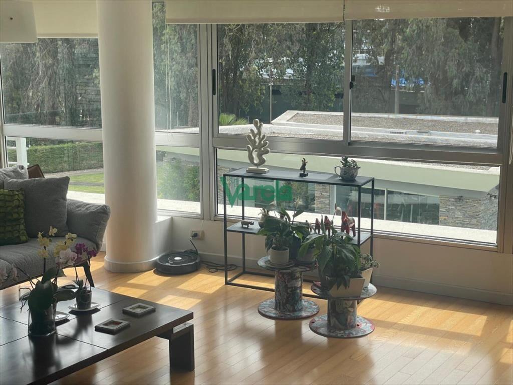 Venta apartamento, Punta Gorda,2 garajes, todos