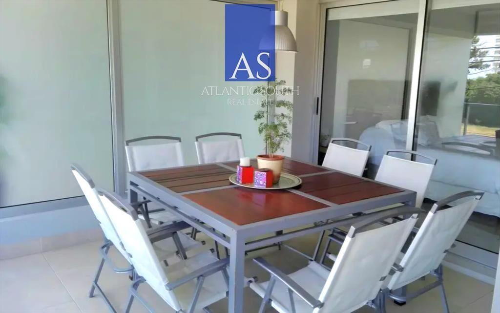 Apartamento de categoría 2 dormitorios y 3 en