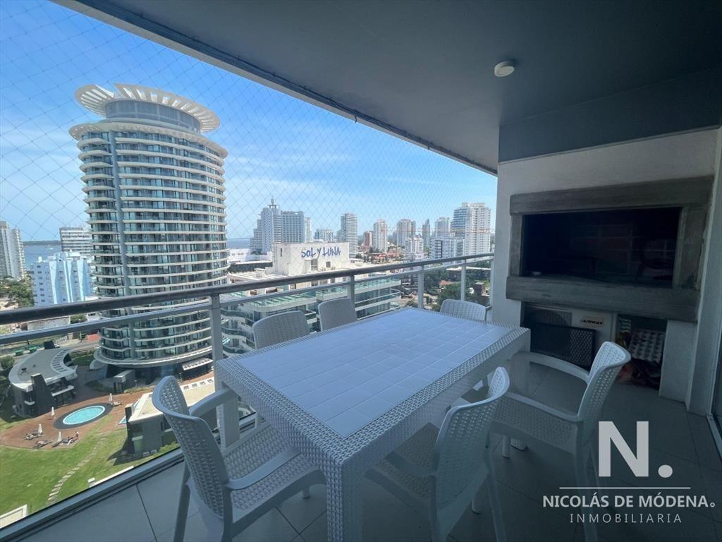 Vende Apartamento de 3 Dormitorios en Brava Punta del Este.