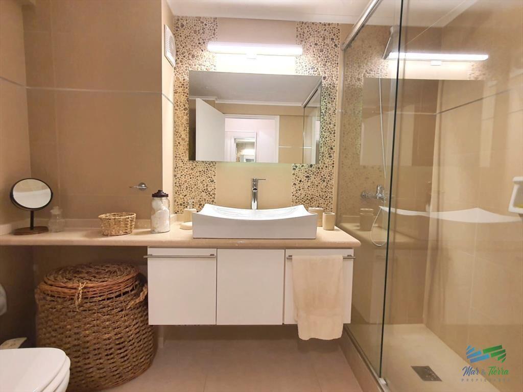 En venta apartamento 3 dormitorios, vista al mar, primera l