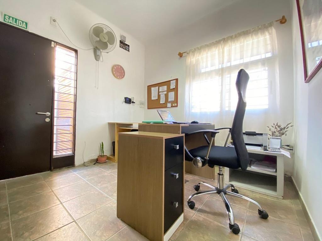 ALQUILER DE LOCAL EN SAYAGO 7 AMBIENTES 4 BAÑOS