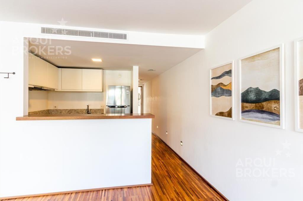 Apartamento de 2 dormitorios con garaje en venta en Punta