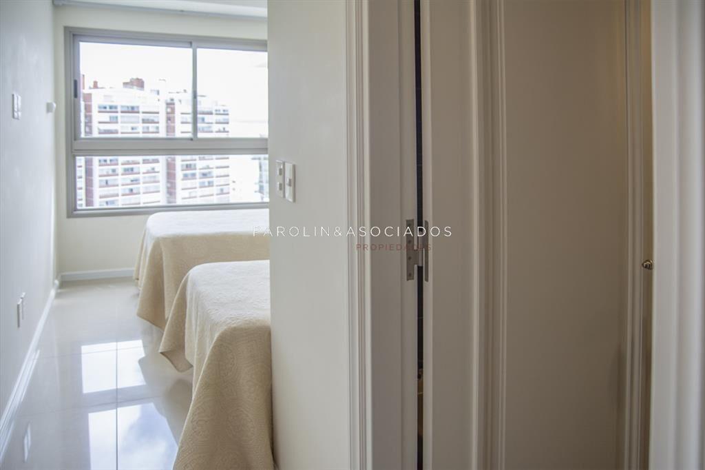 Apartamento de 2 dormitorios a pasos del Mar en torre Imper