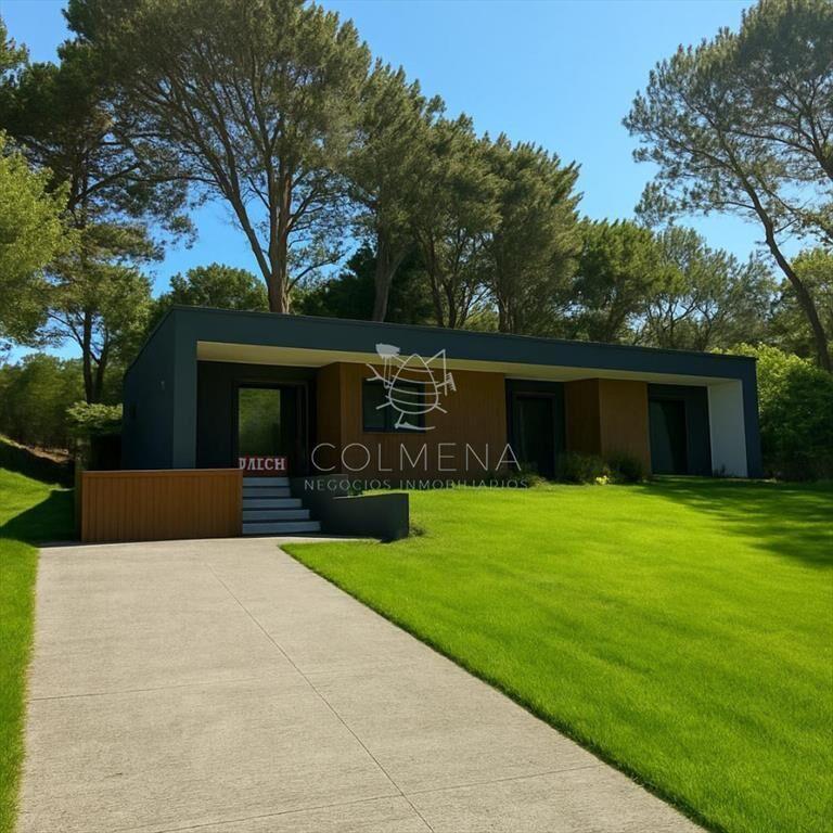 Vende casa a estrenar en Club del lago, Punta